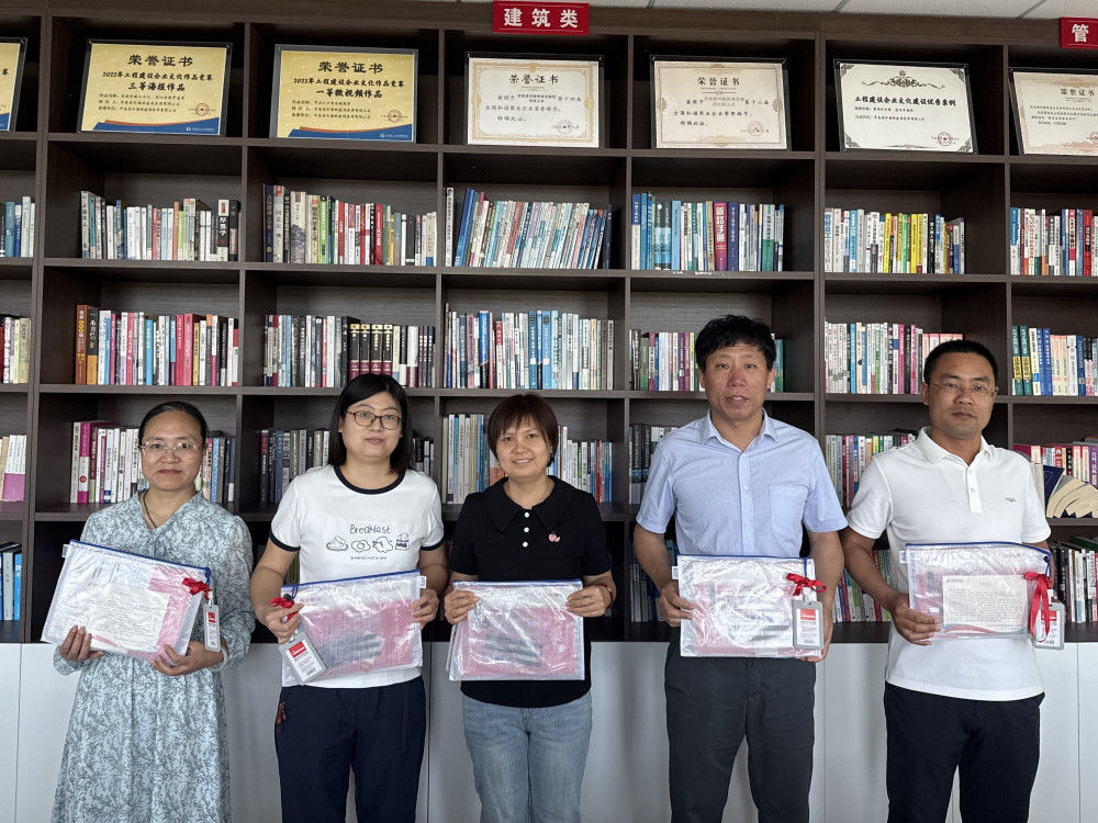 工會發(fā)文具.jpg 工會發(fā)文具.jpg